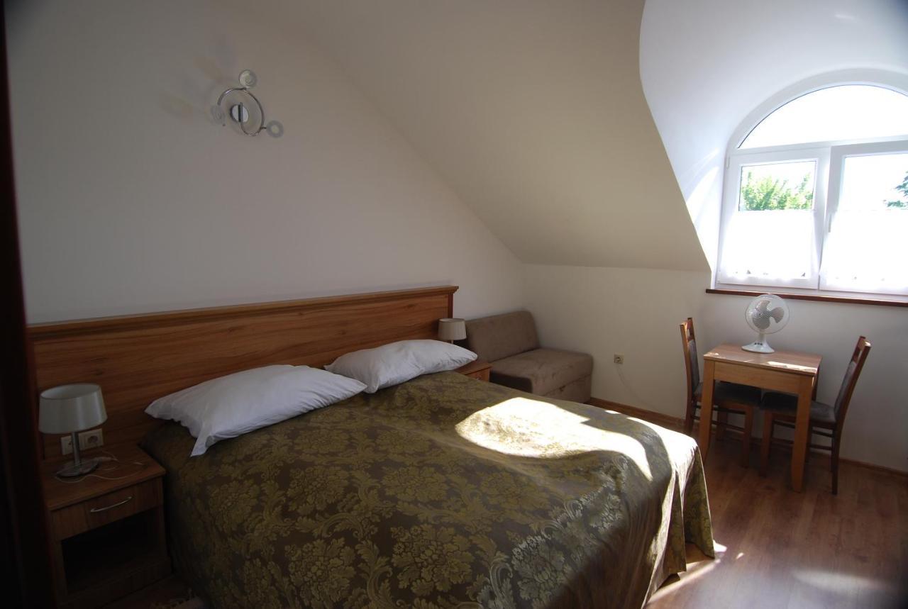 Ivanek Guest House Звиковске Подгради Экстерьер фото