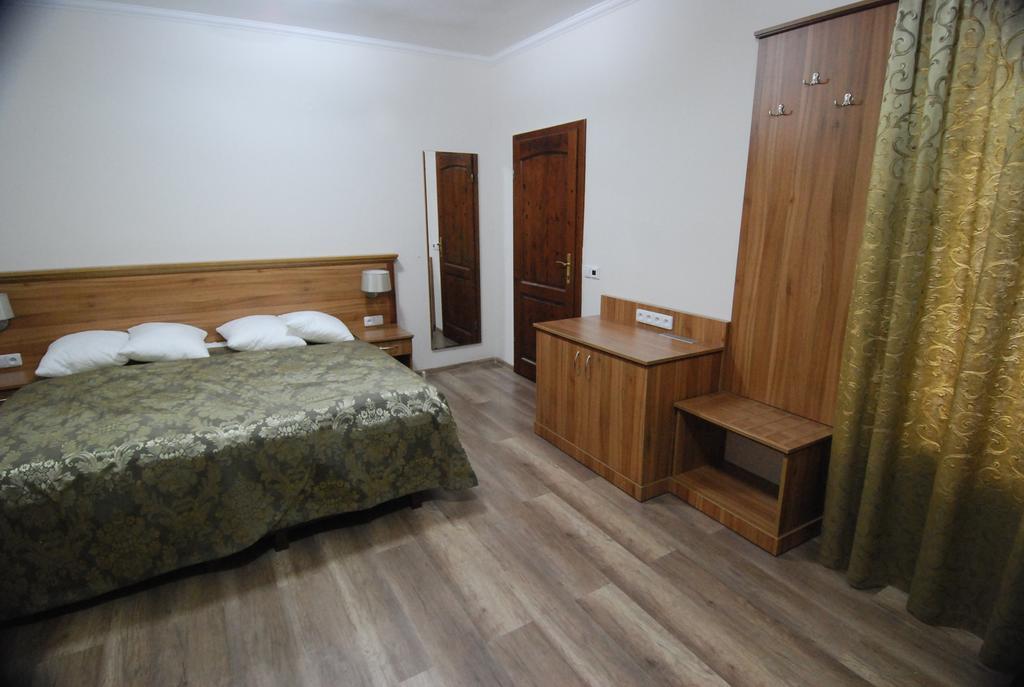 Ivanek Guest House Звиковске Подгради Экстерьер фото