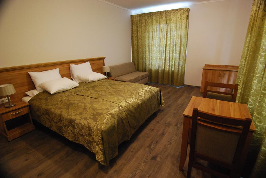 Ivanek Guest House Звиковске Подгради Экстерьер фото