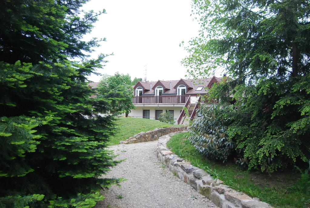 Ivanek Guest House Звиковске Подгради Экстерьер фото