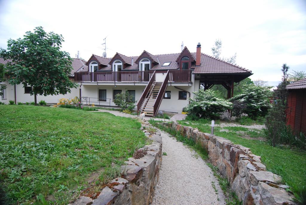 Ivanek Guest House Звиковске Подгради Экстерьер фото