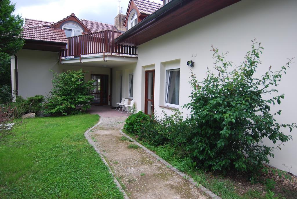 Ivanek Guest House Звиковске Подгради Экстерьер фото