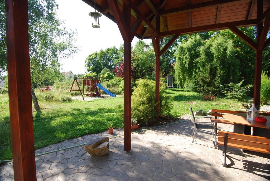 Ivanek Guest House Звиковске Подгради Экстерьер фото