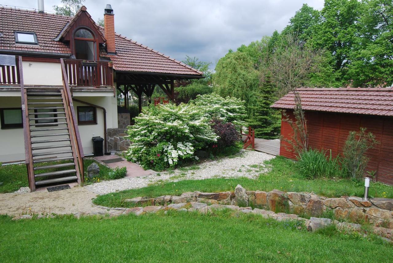 Ivanek Guest House Звиковске Подгради Экстерьер фото