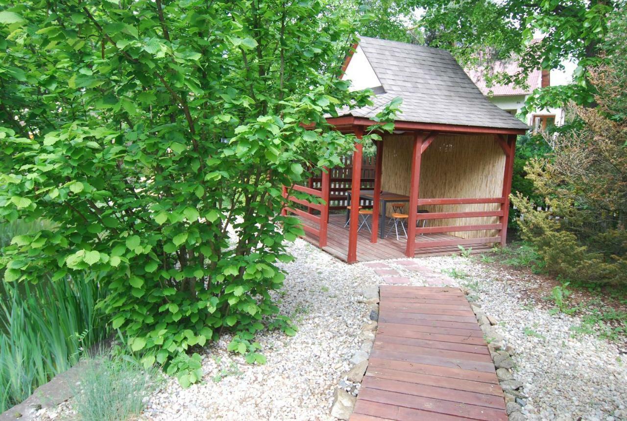 Ivanek Guest House Звиковске Подгради Экстерьер фото