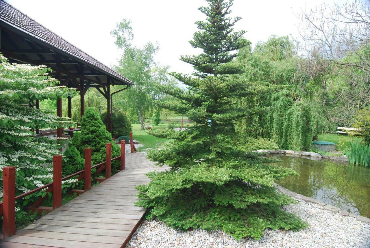 Ivanek Guest House Звиковске Подгради Экстерьер фото